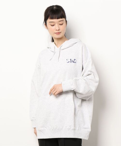 SPINNS（スピンズ）の「【ゆったりシルエット】ハートロゴバック