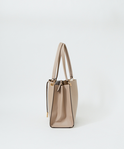 Abahouse Devinette(ドゥヴィネット)の「【HERALDO】A4サイズ対応/チャーム付きスクエアトートバッグ2(トートバッグ・レディース・アイボリー/ブラック/サックスブルー/グレイッシュベージュ・フリー)」の15枚目の写真