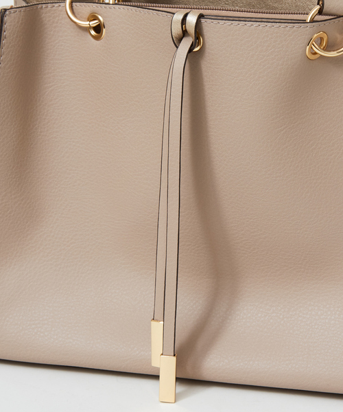 Abahouse Devinette(ドゥヴィネット)の「【HERALDO】A4サイズ対応/チャーム付きスクエアトートバッグ2(トートバッグ・レディース・アイボリー/ブラック/サックスブルー/グレイッシュベージュ・フリー)」の19枚目の写真