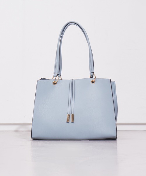 Abahouse Devinette(ドゥヴィネット)の「【HERALDO】A4サイズ対応/チャーム付きスクエアトートバッグ2(トートバッグ・レディース・アイボリー/ブラック/サックスブルー/グレイッシュベージュ・フリー)」の4枚目の写真