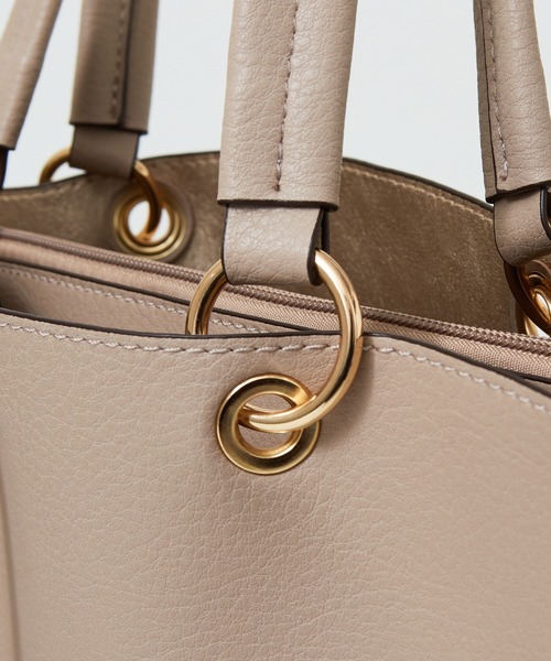 Abahouse Devinette(ドゥヴィネット)の「【HERALDO】A4サイズ対応/チャーム付きスクエアトートバッグ2(トートバッグ・レディース・アイボリー/ブラック/サックスブルー/グレイッシュベージュ・フリー)」の12枚目の写真