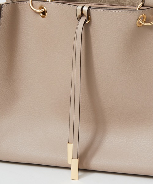 Abahouse Devinette(ドゥヴィネット)の「【HERALDO】A4サイズ対応/チャーム付きスクエアトートバッグ2(トートバッグ・レディース・アイボリー/ブラック/サックスブルー/グレイッシュベージュ・フリー)」の11枚目の写真