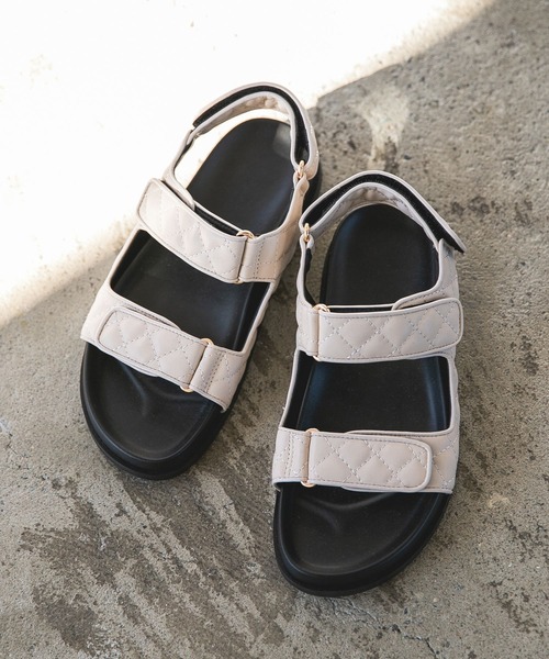A part by(アパートバイ)の「キルティングフラットサンダル 273197(サンダル・レディース・ブラック/ベージュ・MEDIUM/LARGE)」の2枚目の写真