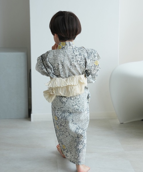 utatane（ウタタネ）の「キッズ浴衣3点セット グレーの菊（浴衣