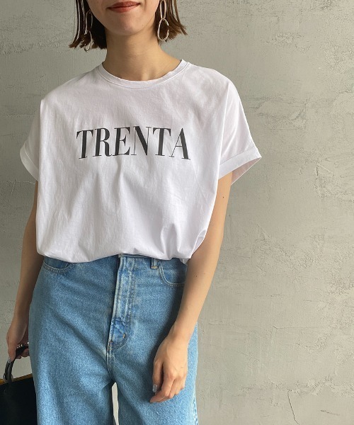 MICA&DEAL（マイカ＆ディール）の「[MICA&DEAL/マイカアンドディール] 別注 TRENTA ワイドシルエットロゴプリントTシャツ（Tシャツ/カットソー・レディース・ホワイト/ブラック/ブラウン・F）」の2枚目の写真