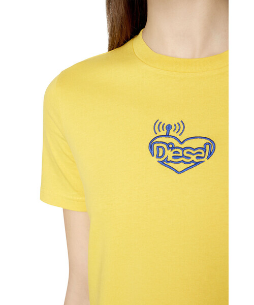 DIESEL（ディーゼル）の「レディース 半袖 Tシャツ ロゴ（Tシャツ/カットソー・レディース・ホワイト/ブラック/イエロー・X-LARGE/MEDIUM/LARGE/SMALL）」の17枚目の写真