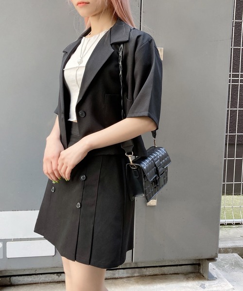 Figments（フィグメンツ）の「半袖クロップドジャケット（テーラードジャケット・レディース・ブラック・FREE）」の3枚目の写真