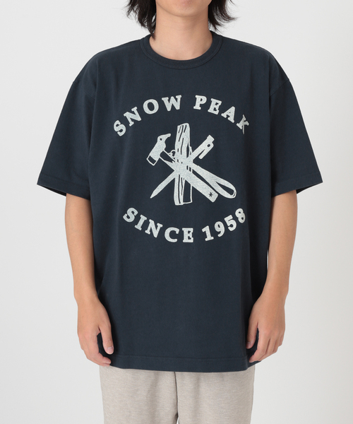 Snow Peak（スノーピーク）の「【Snow Peak/スノーピーク×JS】別注 リサイクルコットン ギア カレッジ T（Tシャツ/カットソー・メンズ・ネイビー/イエロー/キナリ・SMALL/MEDIUM/LARGE）」の9枚目の写真
