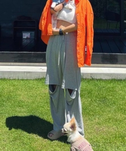 AMAIL(アマイル)の「Knee cut loose pants(スウェットパンツ・レディース・グレー/ブルー・FREE)」の16枚目の写真