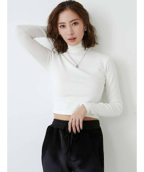 GYDA(ジェイダ)の「ハイネックタイトショートトップス(Tシャツ/カットソー・レディース・オフホワイト/ブラック/ピンク・FREE)」の2枚目の写真