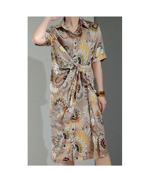 Sawa a la mode(サワアラモード)の「女性らしく艶めく大人のシャツワンピース(ワンピース・レディース・ベージュ・FREE)」の9枚目の写真