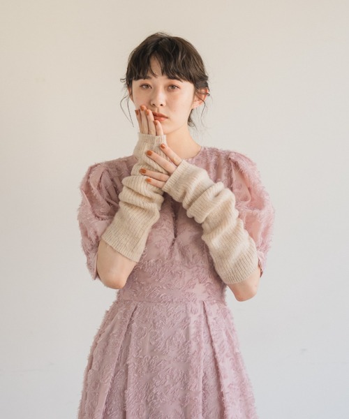 idem(イデム)の「arm warmer mohair knit/アームウォーマーモヘアニット(ニット/セーター・レディース・ブラック/カーキ/アイボリー・FREE)」の14枚目の写真