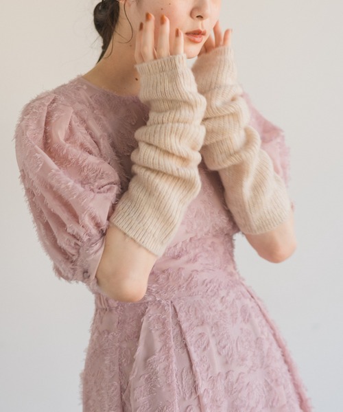 idem(イデム)の「arm warmer mohair knit/アームウォーマーモヘアニット(ニット/セーター・レディース・ブラック/カーキ/アイボリー・FREE)」の16枚目の写真
