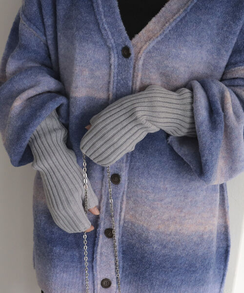 fredy emue(フレディエミュ)の「リブアームウォーマー(アームカバー・レディース・グレー/ピンク/ブルー/アイボリー・FREE)」の3枚目の写真