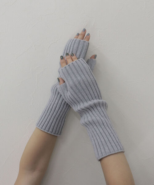 fredy emue(フレディエミュ)の「リブアームウォーマー(アームカバー・レディース・グレー/ピンク/ブルー/アイボリー・FREE)」の16枚目の写真