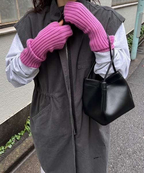 fredy emue(フレディエミュ)の「リブアームウォーマー(アームカバー・レディース・グレー/ピンク/ブルー/アイボリー・FREE)」の4枚目の写真