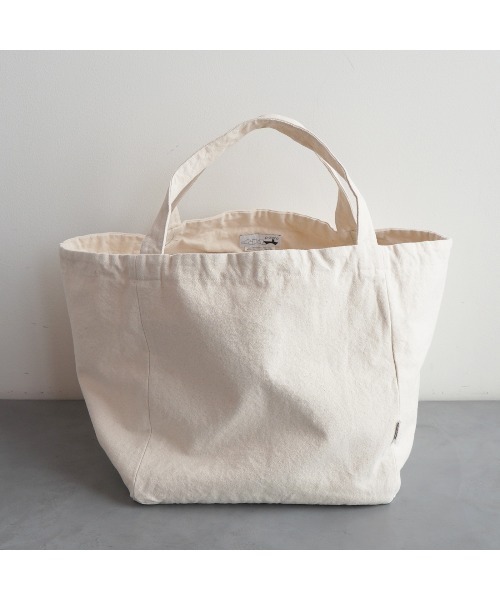 pouto(ポウト)の「pouto / ポウト キャンバス キューブ トート ラージ DLI PO 004 BAG(トートバッグ・レディース・ブラック/グレー/ナチュラル/レッド/ブルー・FREE)」の4枚目の写真