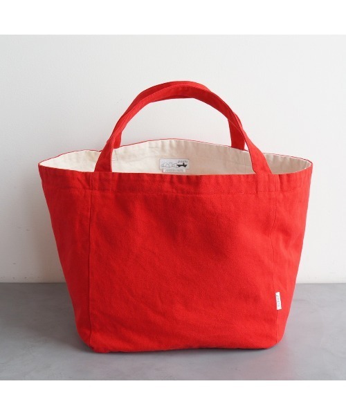 pouto(ポウト)の「pouto / ポウト キャンバス キューブ トート ラージ DLI PO 004 BAG(トートバッグ・レディース・ブラック/グレー/ナチュラル/レッド/ブルー・FREE)」の1枚目の写真