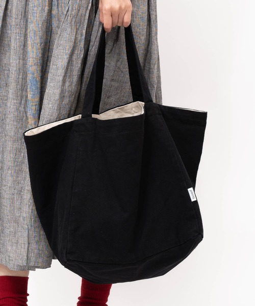pouto(ポウト)の「pouto / ポウト キャンバス キューブ トート ラージ DLI PO 004 BAG(トートバッグ・レディース・ブラック/グレー/ナチュラル/レッド/ブルー・FREE)」の2枚目の写真