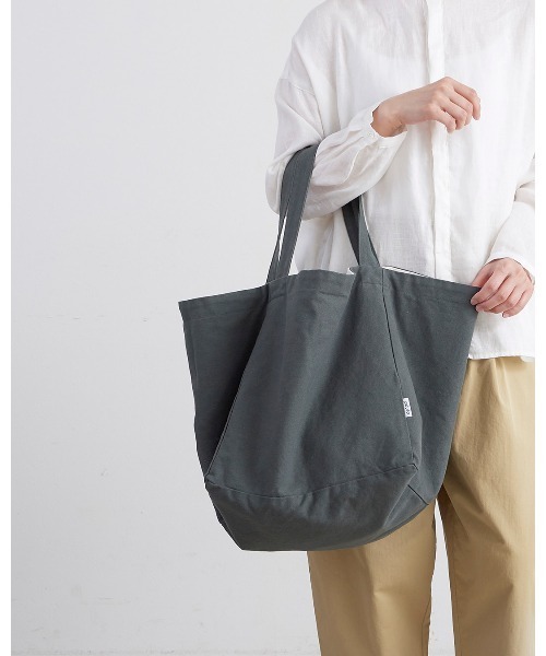 pouto(ポウト)の「pouto / ポウト キャンバス キューブ トート ラージ DLI PO 004 BAG(トートバッグ・レディース・ブラック/グレー/ナチュラル/レッド/ブルー・FREE)」の10枚目の写真