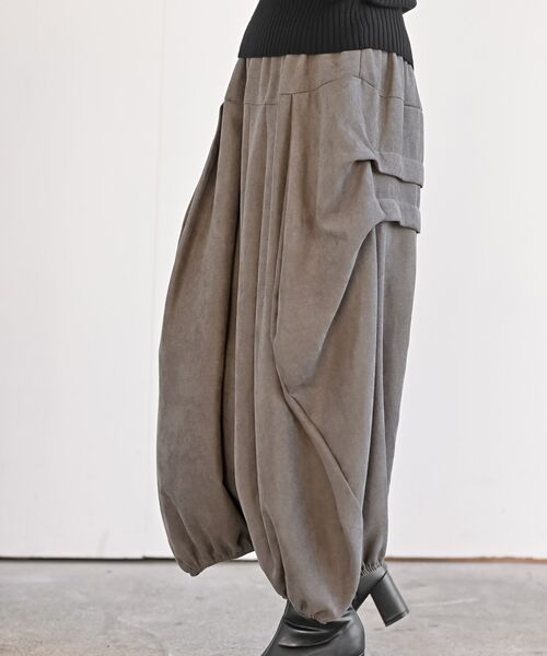 rps（アールピーエス）の「ライスコールボリュームタックパンツ（その他パンツ・レディース・チャコールグレー/ブラック/モカ・フリー）」の6枚目の写真
