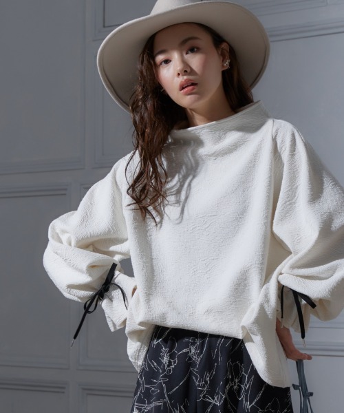 miclat（ミクラ）の「大きいサイズ　キャンディスリーブボリュームカットソー　miclat（Tシャツ/カットソー・レディース・オフホワイト/チャコールグレー・L/LL/3L/4L）」の2枚目の写真