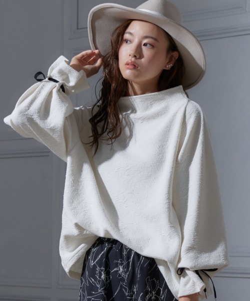 miclat（ミクラ）の「大きいサイズ　キャンディスリーブボリュームカットソー　miclat（Tシャツ/カットソー・レディース・オフホワイト/チャコールグレー・L/LL/3L/4L）」の4枚目の写真