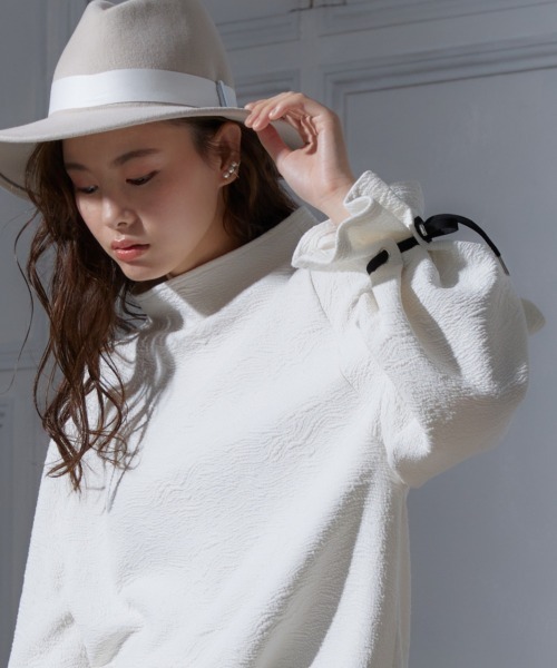 miclat（ミクラ）の「大きいサイズ　キャンディスリーブボリュームカットソー　miclat（Tシャツ/カットソー・レディース・オフホワイト/チャコールグレー・L/LL/3L/4L）」の5枚目の写真