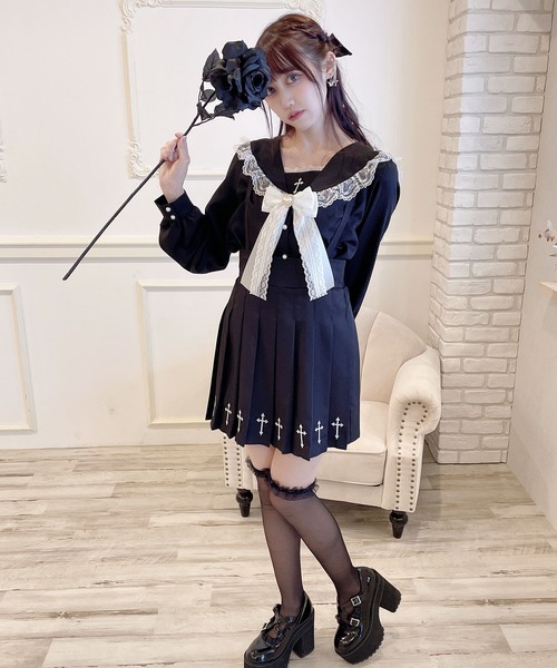 MA*RS（アメーバーマーズ）の「胸当て付きクロス刺繍セーラー