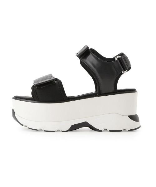 SNIDEL(スナイデル)の「スニーカーソールサンダル(サンダル・レディース・ブラック/ホワイト・SMALL/MEDIUM/LARGE)」の10枚目の写真