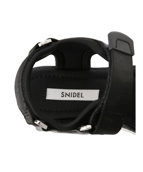 SNIDEL(スナイデル)の「スニーカーソールサンダル(サンダル・レディース・ブラック/ホワイト・SMALL/MEDIUM/LARGE)」の9枚目の写真