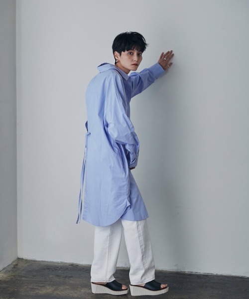 GENE HEAVENS（ジーンヘブンズ）の「(GENE HEAVENS)バックオープンシャツワンピース（ワンピース・レディース・ブルー/ホワイト・ONE SIZE/FREE）」の5枚目の写真