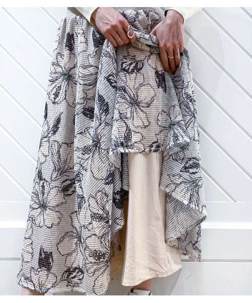 ❤︎新品❤︎MoNiLEメッシュ花柄フレアスカート Desert Rose（デザートローズ）の「【MoNiLE/モニーレ】メッシュ