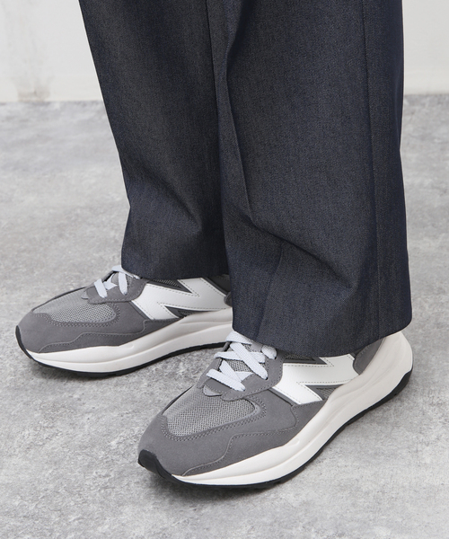 EDIFICE(エディフィス)の「"E"TROUSERS(E-5) SOLOTEX(R) デニム 2タック ワイドパンツ(スラックス・メンズ・ブラック/ネイビー・LARGE/MEDIUM/SMALL)」の20枚目の写真