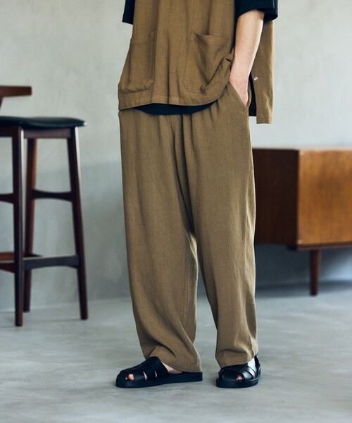 FREAK'S STORE(フリークスストア)の「KONECO/コネーソ 別注 リネンレーヨンイージパンツ/リラックスシルエット(その他パンツ・メンズ・オフホワイト/ブラック/チャコールグレー/ベージュ/グリーン・MEDIUM/LARGE)」の5枚目の写真
