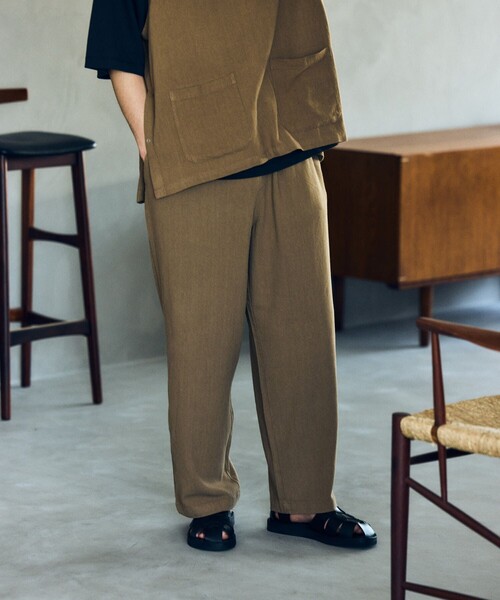 FREAK'S STORE(フリークスストア)の「KONECO/コネーソ 別注 リネンレーヨンイージパンツ/リラックスシルエット(その他パンツ・メンズ・オフホワイト/ブラック/チャコールグレー/ベージュ/グリーン・MEDIUM/LARGE)」の19枚目の写真