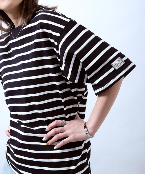 ZIP FIVE(ジップファイブ)の「【ZIP FIVE】【ユニセックス】袖ピスネーム入り ビッグシルエット マルチボーダー半袖Tシャツ(Tシャツ/カットソー・レディース・ホワイト×ブラック/ホワイト×グリーン/ホワイト×ブルー/クリーム/ホワイト×ネイビー/ブラック×ホワイト/ベージュ系・SMALL/LARGE/MEDIUM)」の6枚目の写真