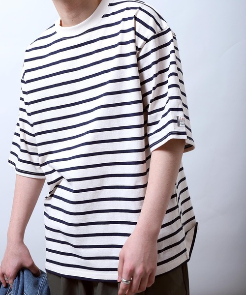 ZIP FIVE(ジップファイブ)の「【ZIP FIVE】【ユニセックス】袖ピスネーム入り ビッグシルエット マルチボーダー半袖Tシャツ(Tシャツ/カットソー・レディース・ホワイト×ブラック/ホワイト×グリーン/ホワイト×ブルー/クリーム/ホワイト×ネイビー/ブラック×ホワイト/ベージュ系・SMALL/LARGE/MEDIUM)」の1枚目の写真