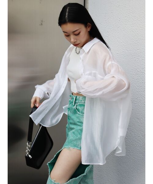 EVRIS（エヴリス）の「シアーオーバーシャツ（シャツ/ブラウス・レディース・ブルー/ネイビー/ホワイト/レッド/ピンク・FREE）」の2枚目の写真