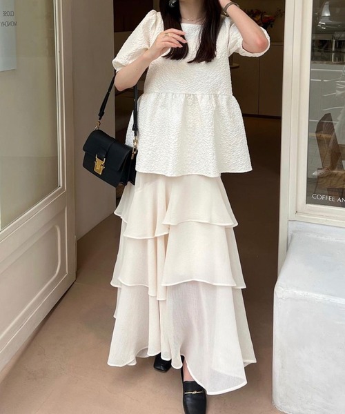 JUNOAH(ジュノア)の「ふくれジャガードペプラムトップス(シャツ/ブラウス・レディース・ホワイト/ピンク/ブラック/モカ/グレー・MEDIUM/LARGE/X-LARGE/SMALL)」の6枚目の写真