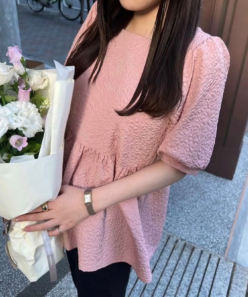 JUNOAH(ジュノア)の「ふくれジャガードペプラムトップス(シャツ/ブラウス・レディース・ホワイト/ピンク/ブラック/モカ/グレー・MEDIUM/LARGE/X-LARGE/SMALL)」の12枚目の写真