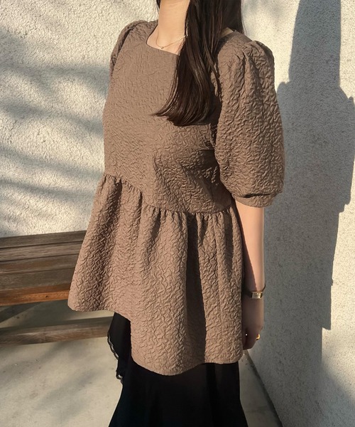 JUNOAH(ジュノア)の「ふくれジャガードペプラムトップス(シャツ/ブラウス・レディース・ホワイト/ピンク/ブラック/モカ/グレー・MEDIUM/LARGE/X-LARGE/SMALL)」の19枚目の写真