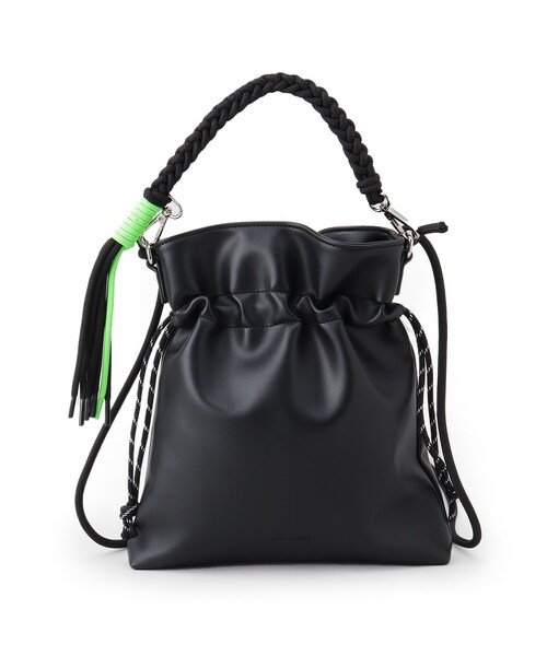 tk.TAKEO KIKUCHI(ティーケータケオキクチ)の「◆ADAMPATEK 別注 シンセティックレザー巾着ショルダーバッグ(ショルダーバッグ・メンズ・ブラック/ブラック系・00)」の4枚目の写真