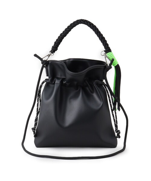 tk.TAKEO KIKUCHI(ティーケータケオキクチ)の「◆ADAMPATEK 別注 シンセティックレザー巾着ショルダーバッグ(ショルダーバッグ・メンズ・ブラック/ブラック系・00)」の6枚目の写真