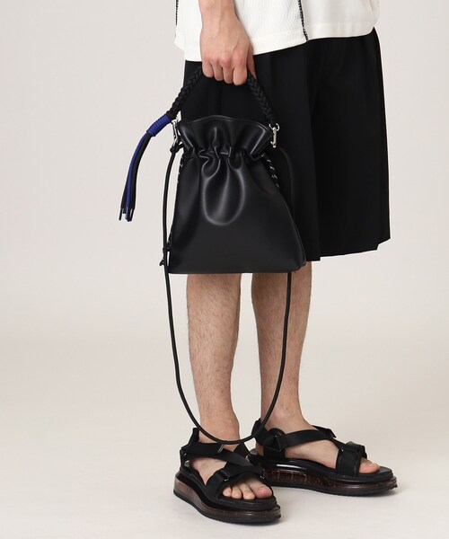 tk.TAKEO KIKUCHI(ティーケータケオキクチ)の「◆ADAMPATEK 別注 シンセティックレザー巾着ショルダーバッグ(ショルダーバッグ・メンズ・ブラック/ブラック系・00)」の12枚目の写真