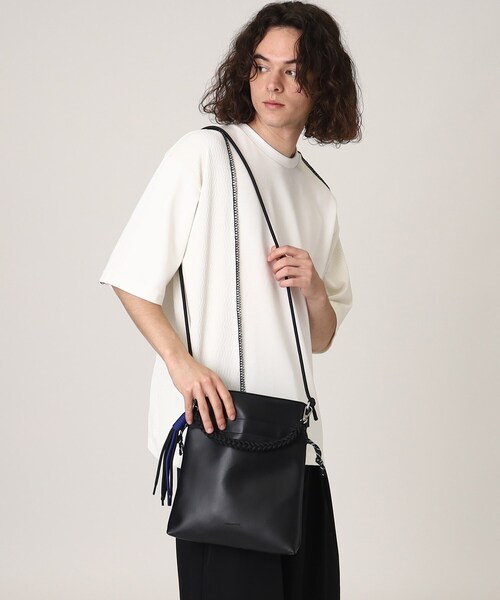 tk.TAKEO KIKUCHI(ティーケータケオキクチ)の「◆ADAMPATEK 別注 シンセティックレザー巾着ショルダーバッグ(ショルダーバッグ・メンズ・ブラック/ブラック系・00)」の13枚目の写真