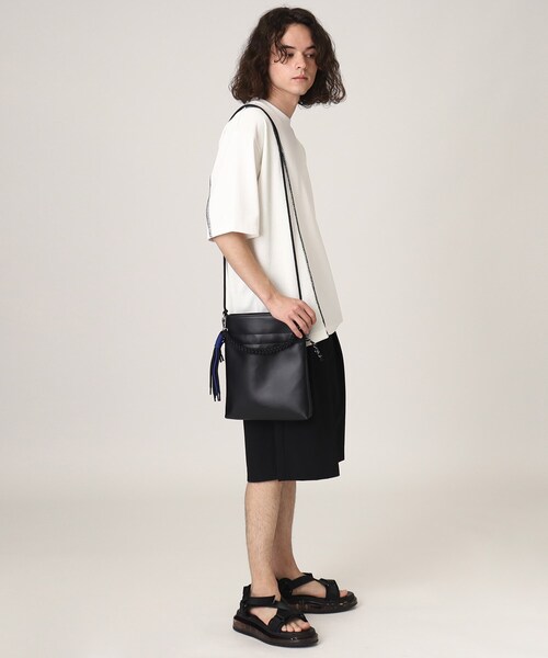 tk.TAKEO KIKUCHI(ティーケータケオキクチ)の「◆ADAMPATEK 別注 シンセティックレザー巾着ショルダーバッグ(ショルダーバッグ・メンズ・ブラック/ブラック系・00)」の14枚目の写真