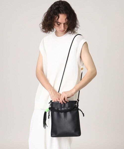 tk.TAKEO KIKUCHI(ティーケータケオキクチ)の「◆ADAMPATEK 別注 シンセティックレザー巾着ショルダーバッグ(ショルダーバッグ・メンズ・ブラック/ブラック系・00)」の15枚目の写真