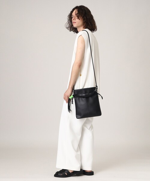 tk.TAKEO KIKUCHI(ティーケータケオキクチ)の「◆ADAMPATEK 別注 シンセティックレザー巾着ショルダーバッグ(ショルダーバッグ・メンズ・ブラック/ブラック系・00)」の17枚目の写真