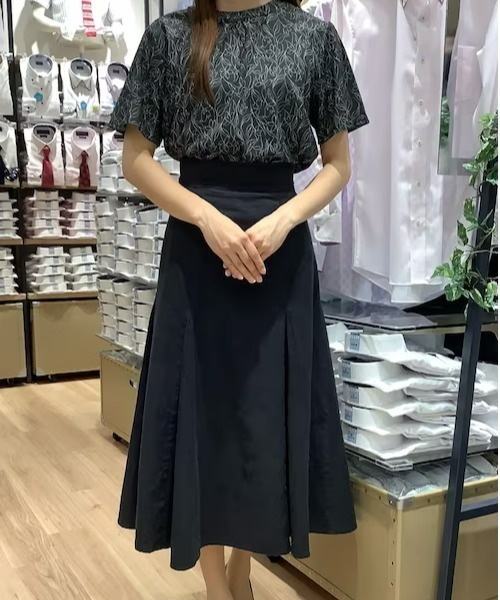 TOKYO SHIRTS(トウキョウシャツ)の「スタンドネック 半袖プリントブラウス(シャツ/ブラウス・レディース・オフホワイト/ベージュ/ブラック・M/L)」の4枚目の写真